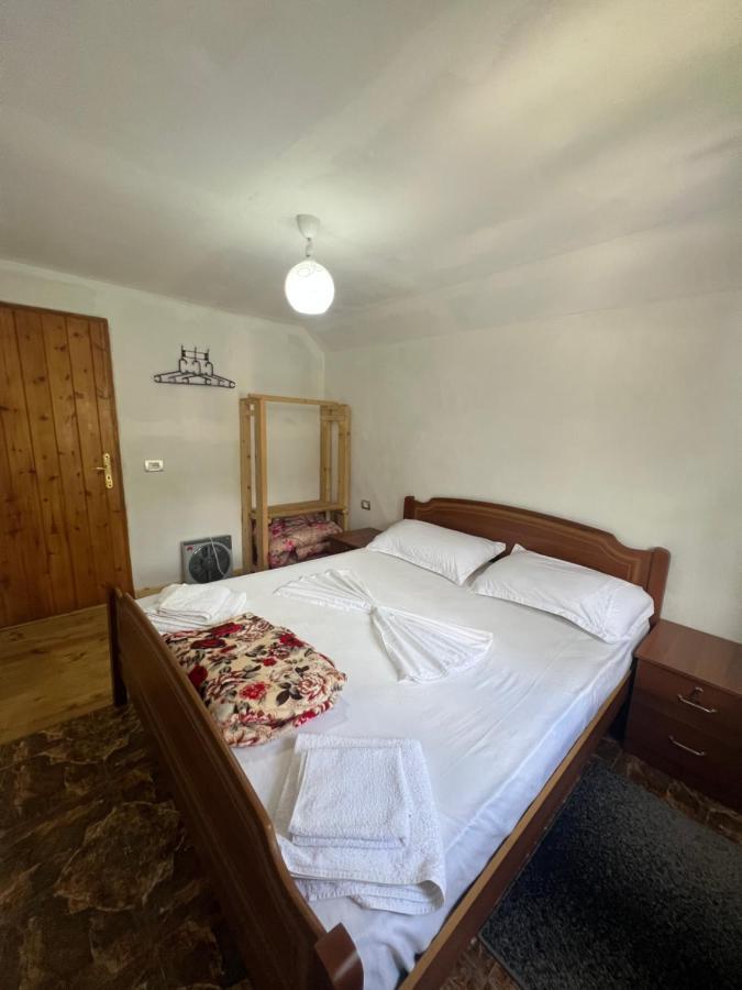 Guest House Gjelaj เธทธ์ ภายนอก รูปภาพ
