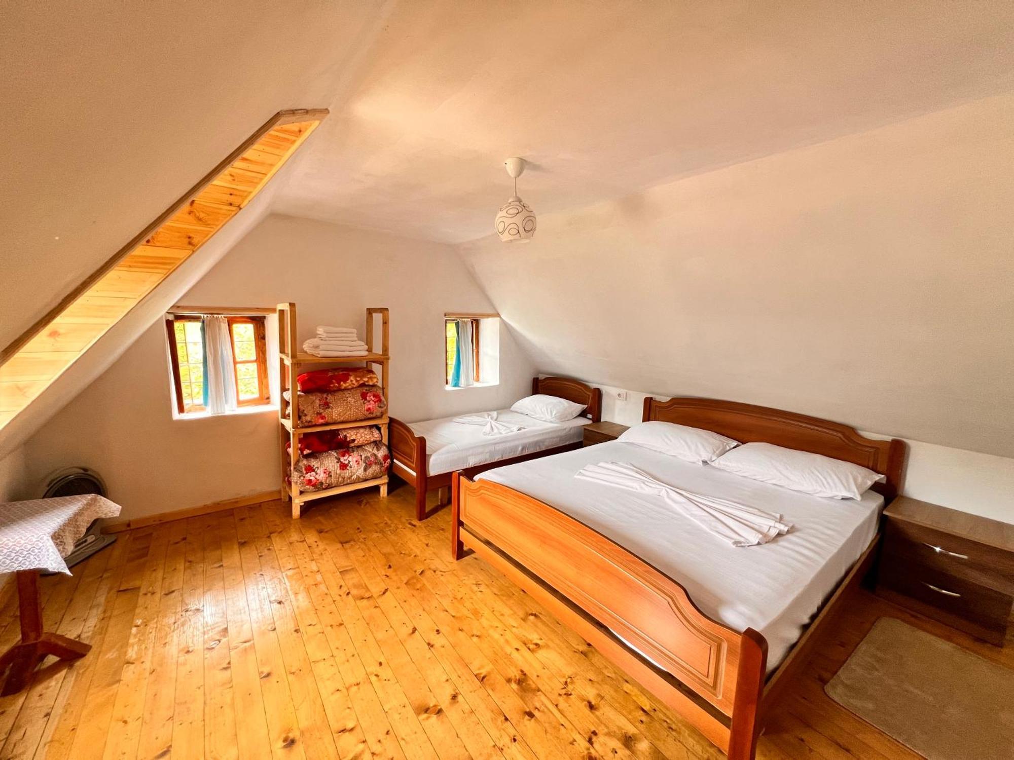 Guest House Gjelaj เธทธ์ ภายนอก รูปภาพ